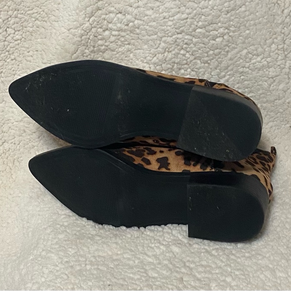 Leopard pointed toe elastic side ankle boots - Picture 9 of 11